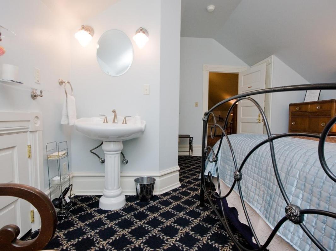 Abbey House Inn (Adults Only) Winters Eksteriør bilde